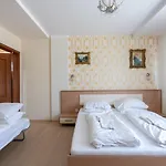 Farawayhomes Near Vienna Airport - Anytime Self Check-in Pensionat 3*
