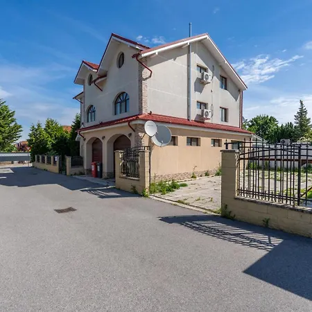 Farawayhomes Near Vienna Airport - Anytime Self Check-in Bruck an der Leitha