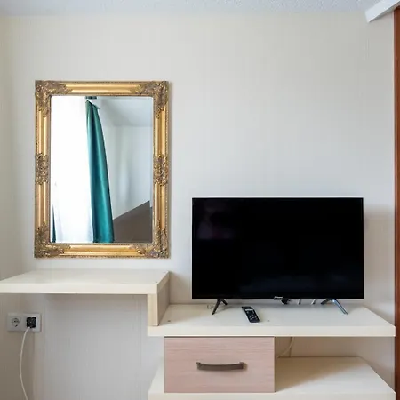 Farawayhomes Near Vienna Airport - Anytime Self Check-in Konukevi 3*