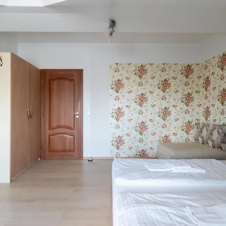 Konukevi Farawayhomes Near Vienna Airport - Anytime Self Check-in 3*