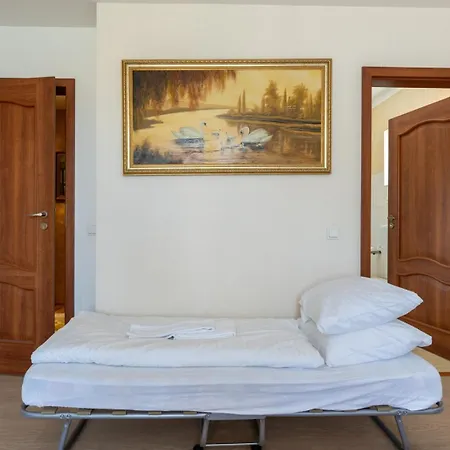 Farawayhomes Near Vienna Airport - Anytime Self Check-in 3*