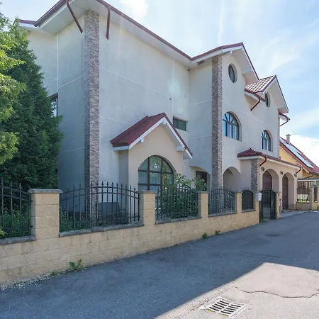 Konukevi Farawayhomes Near Vienna Airport - Anytime Self Check-in
