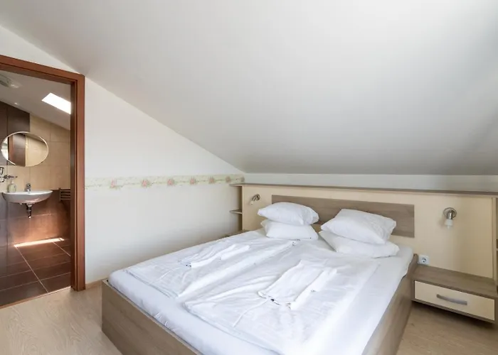 Farawayhomes Near Vienna Airport - Anytime Self Check-in 3*
